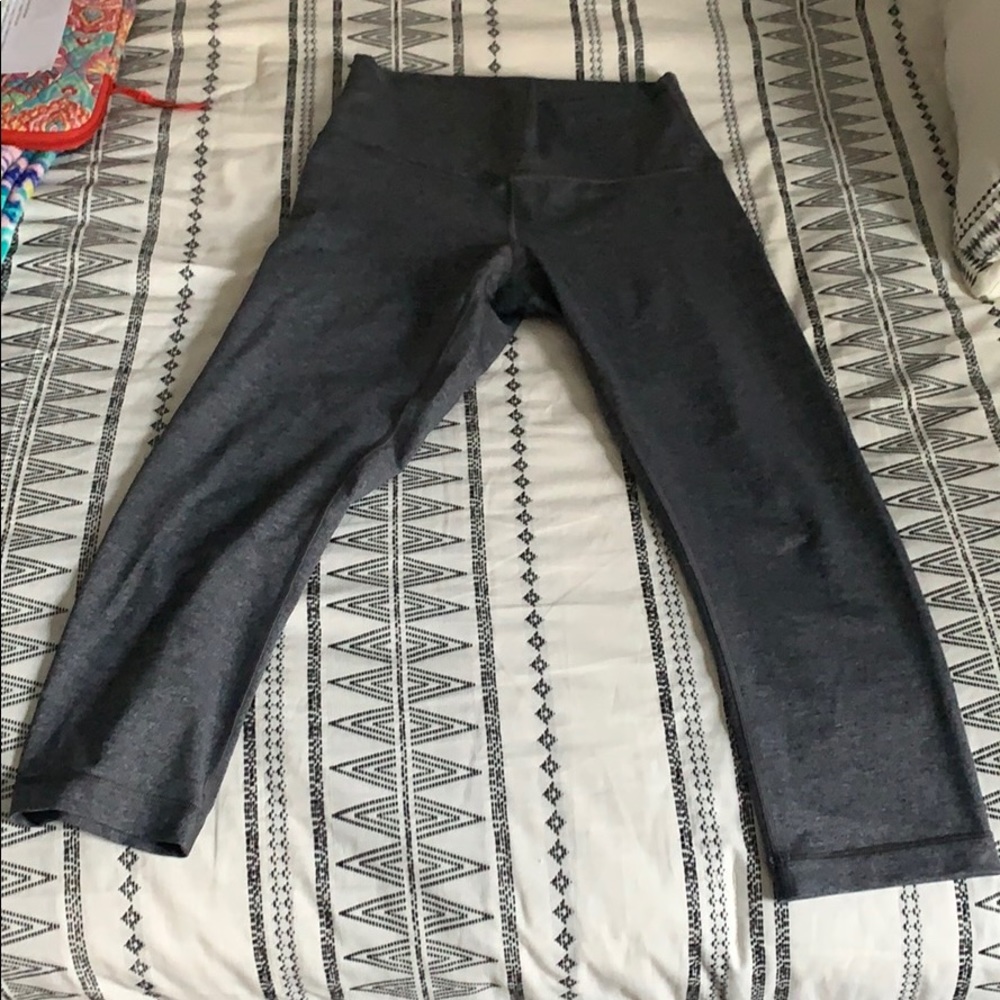 Size 6 gray cropped Lululemon leggings